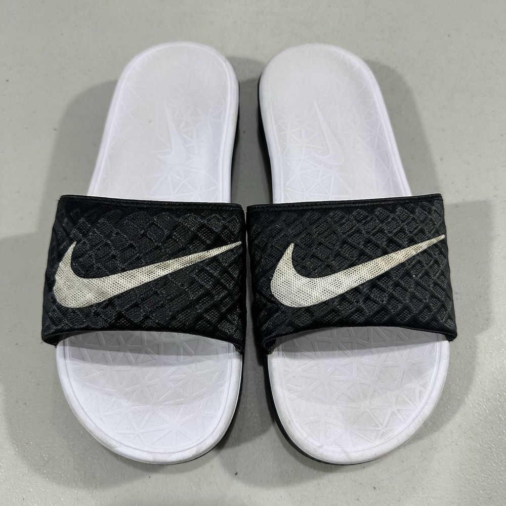 Nike Benassi Solarsoft Women's Size 8 Slides Sandals Black White 705475-010